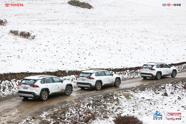 一汽丰田新RAV4荣放 探野山河驰骋天地之间