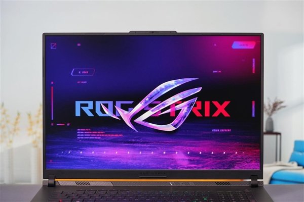 18英寸大屏+RTX 40系显卡!ROG枪神7 Plus超竞版图赏
