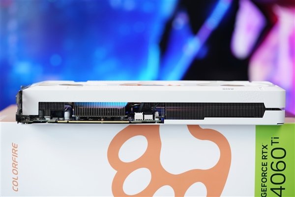 年轻人的第一只“大橘”!COLORFIRE RTX 4060 Ti橘影橙图赏