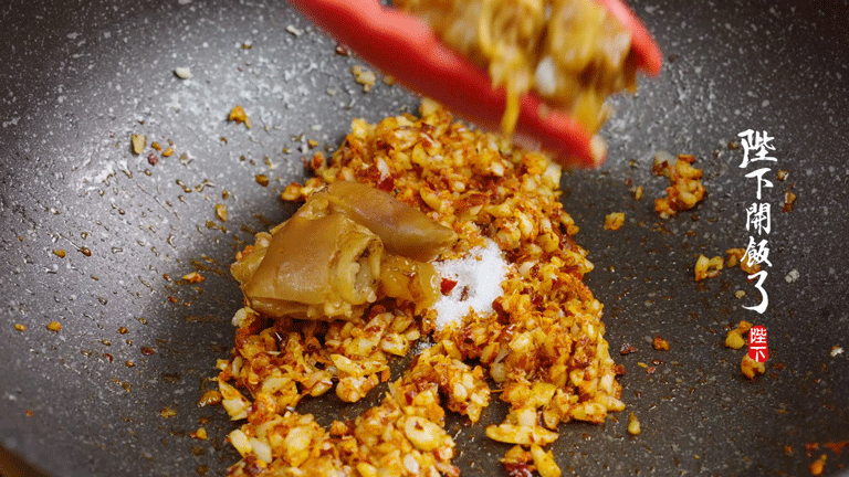 大猪蹄这么做,软软糯糯,香辣过瘾!