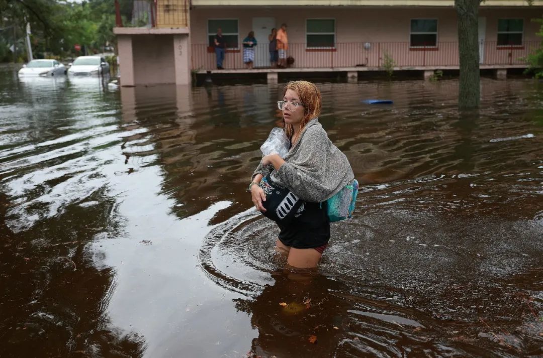 ◆飓风伊达利亚引发的洪水淹没了美国佛州的居民房屋。