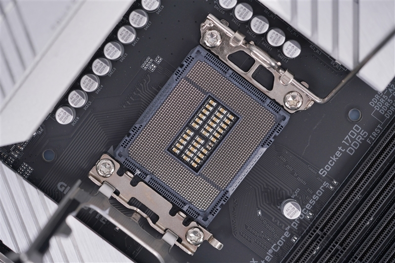 技嘉小雕B760M AORUS ELITE AX主板评测:温控优秀 DDR5-8000轻松达成!