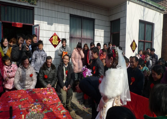 ● 杜聪参加被救助孩子的婚礼