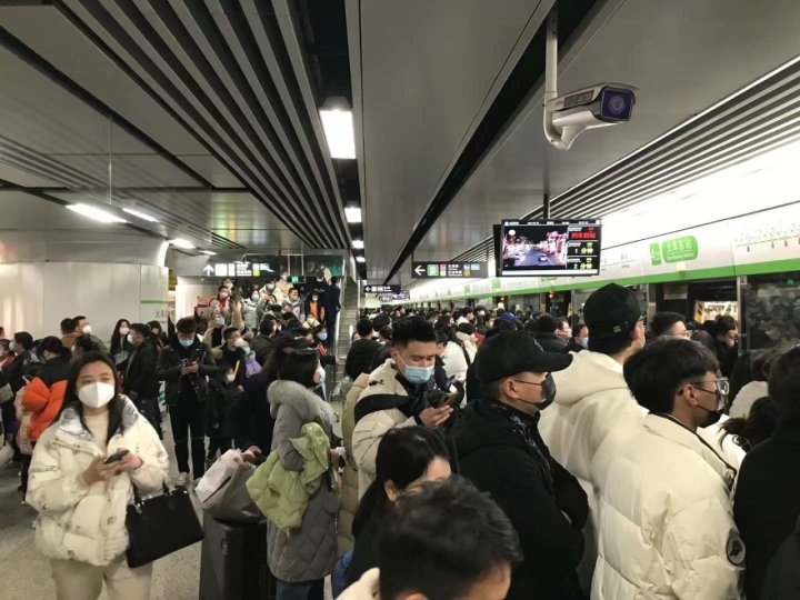 上周末的地铁拥堵异常