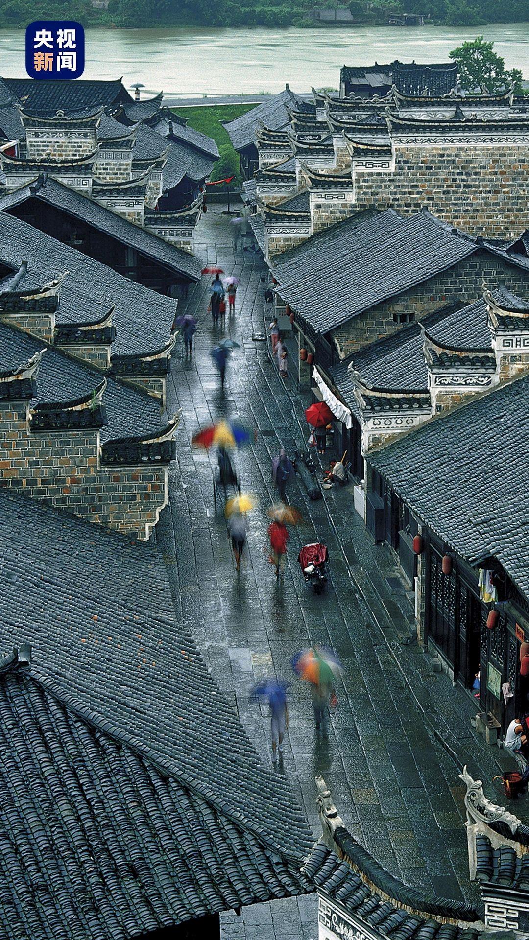 山、水、古城、民族风情…… 看秘境湘西中的诗和远方