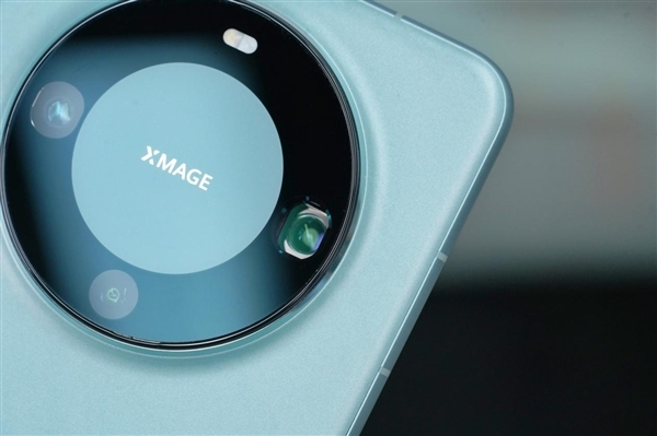 三挖孔前所未有!华为Mate 60 Pro雅川青图赏