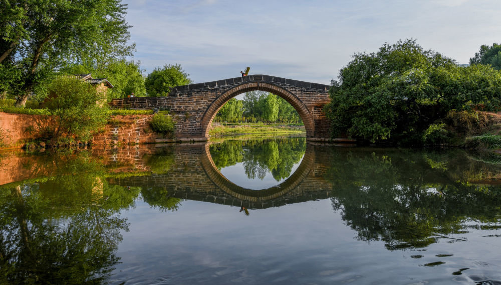云南省剑川县沙溪古镇玉津桥美景.苏金泉摄