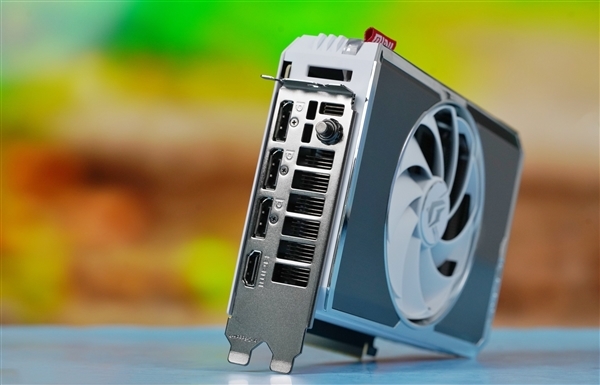 单风扇极简风!七彩虹iGame RTX 4060 Ti Mini OC 8GB显卡图赏