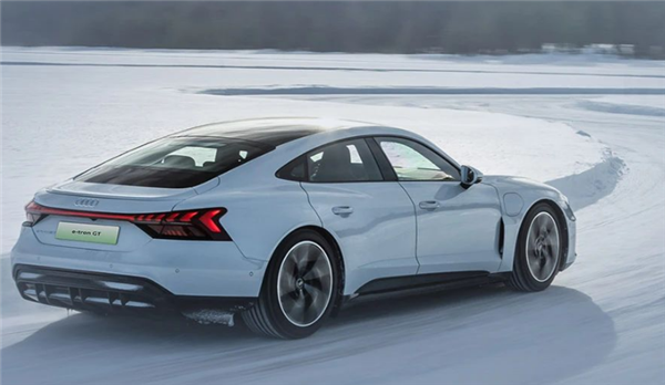 家族最帅纯电跑车!奥迪e-tron GT上市:售99.98万限量20台