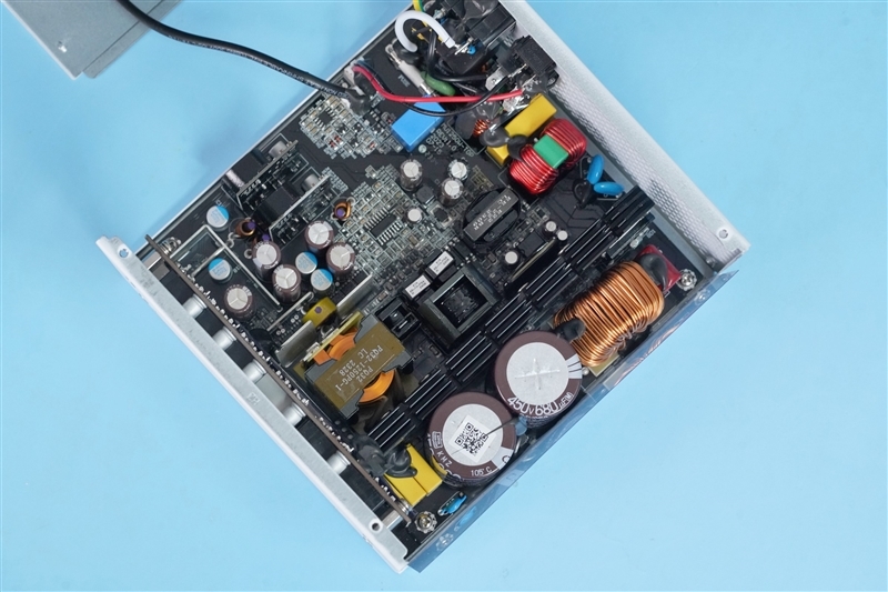 全白颜值 更有性价比!鑫谷昆仑MU-1000G冰山版电源评测:12V满载偏移仅有0.13%