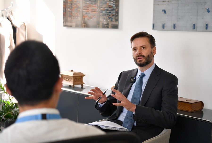 9月12日，在瑞士日内瓦世界贸易组织总部，世贸组织首席经济学家拉尔夫&middot;奥萨接受新华社记者采访。新华社记者连漪摄