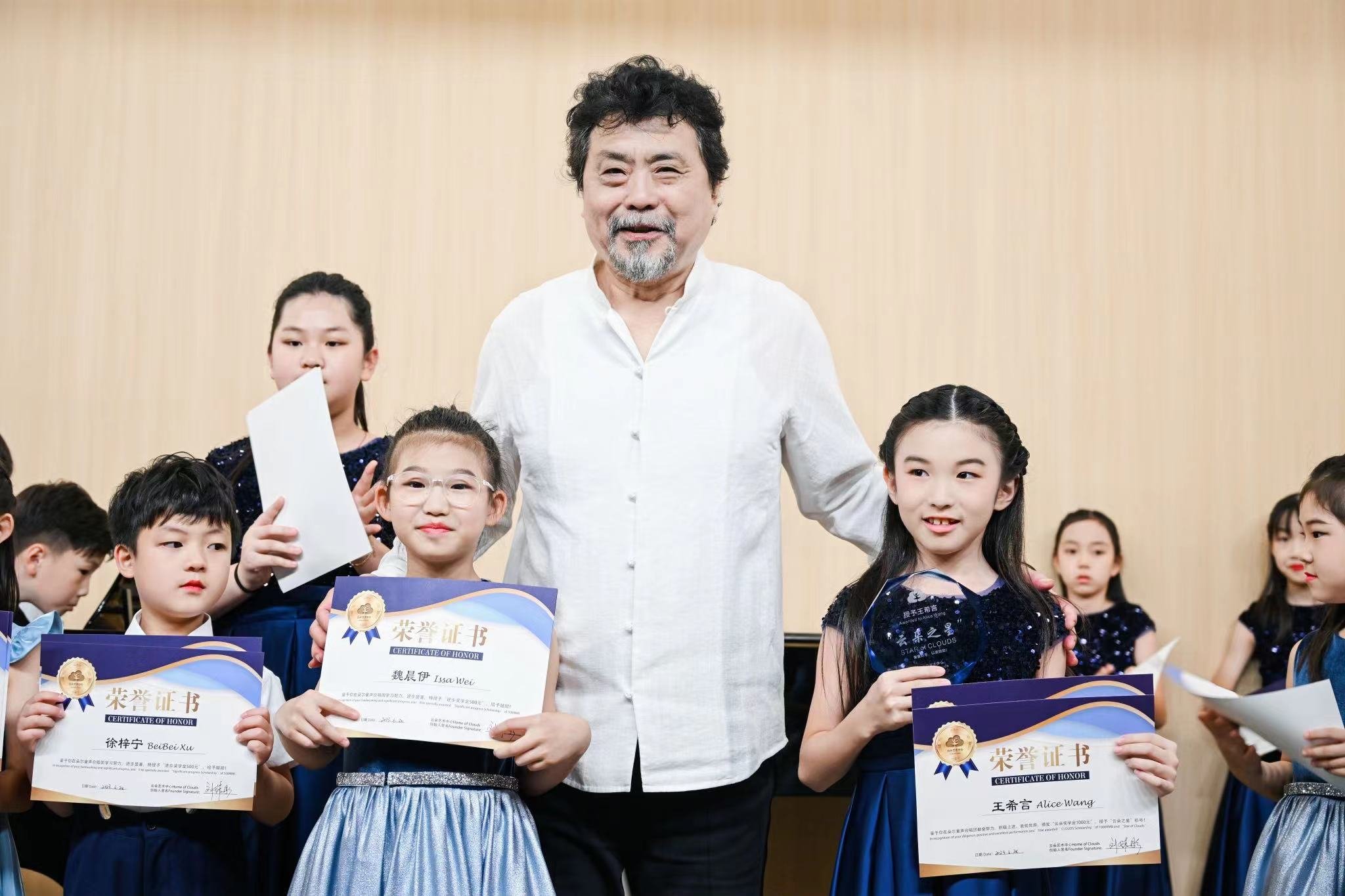 一场童声音乐会为云朵艺术中心启幕，歌唱家魏松当观众, image size:2048x1365