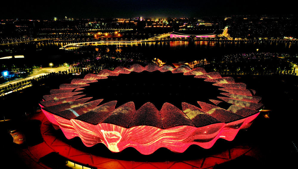 位于西安国际港务区的西安奥体中心（5月1日摄，无人机照片）。