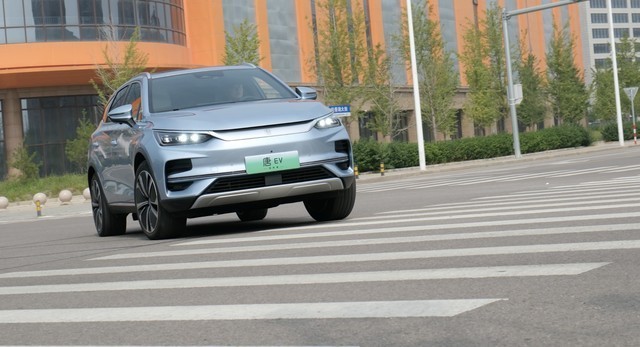 唐EV冠军版试驾体验 云辇-C悬架太舒服