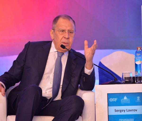 俄罗斯外交部长拉夫罗夫当地时间3月3日在印度新德里举行的“瑞辛纳对话”论坛上发表讲话 图源：外媒
