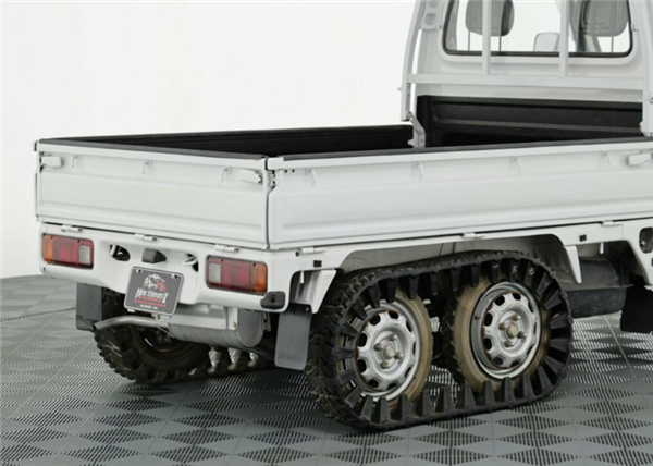 性能超越奥迪“夸戳”!本田推出雪地专用小卡:采用6×6履带驱动