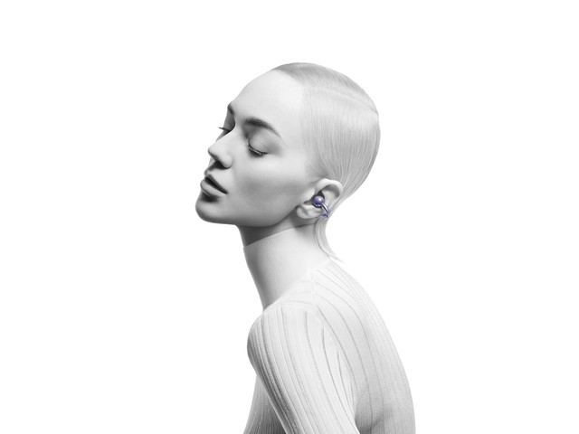 华为首款开放式耳机亮相迪拜 FreeClip耳夹耳机以“C形桥”设计诠释穿戴新时尚