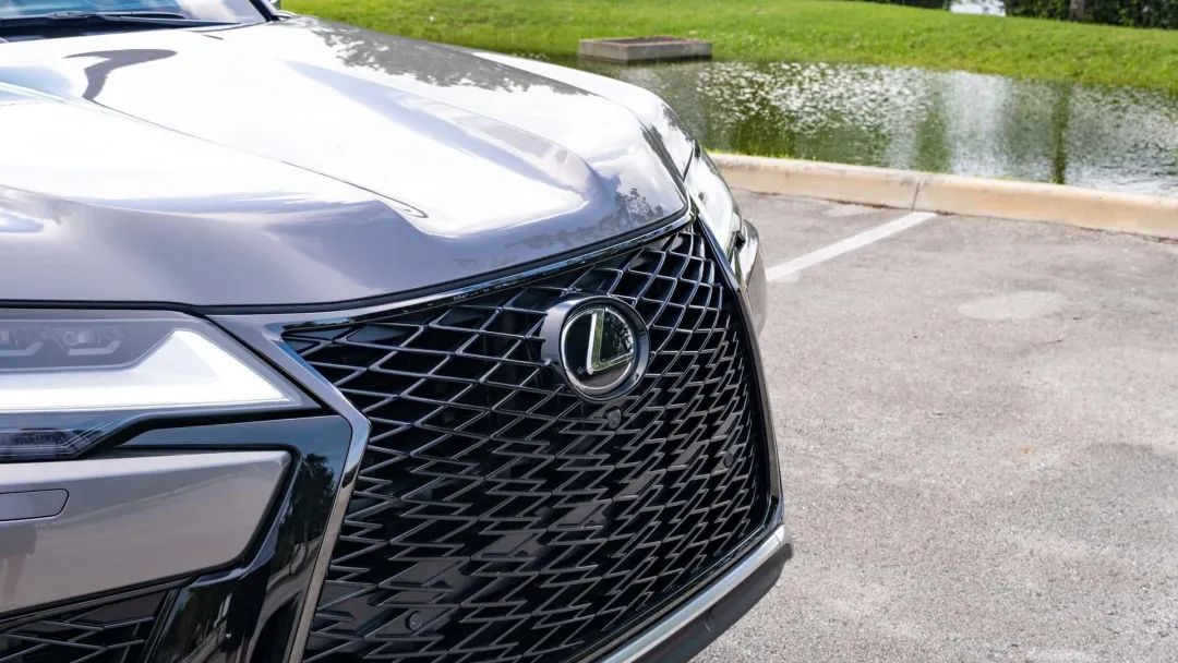 豪华运动又精致,2023款雷克萨斯lx 600 f sport实拍图发布_凤凰网汽车