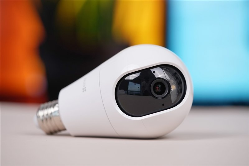 有灯座就能装 看家护院很省心!萤石C8b-4G版智能家居摄像机评测