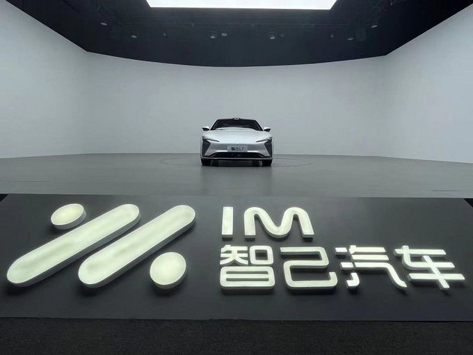 飞凡&智己互搏!上汽“赛马”的电动车战略__凤凰网