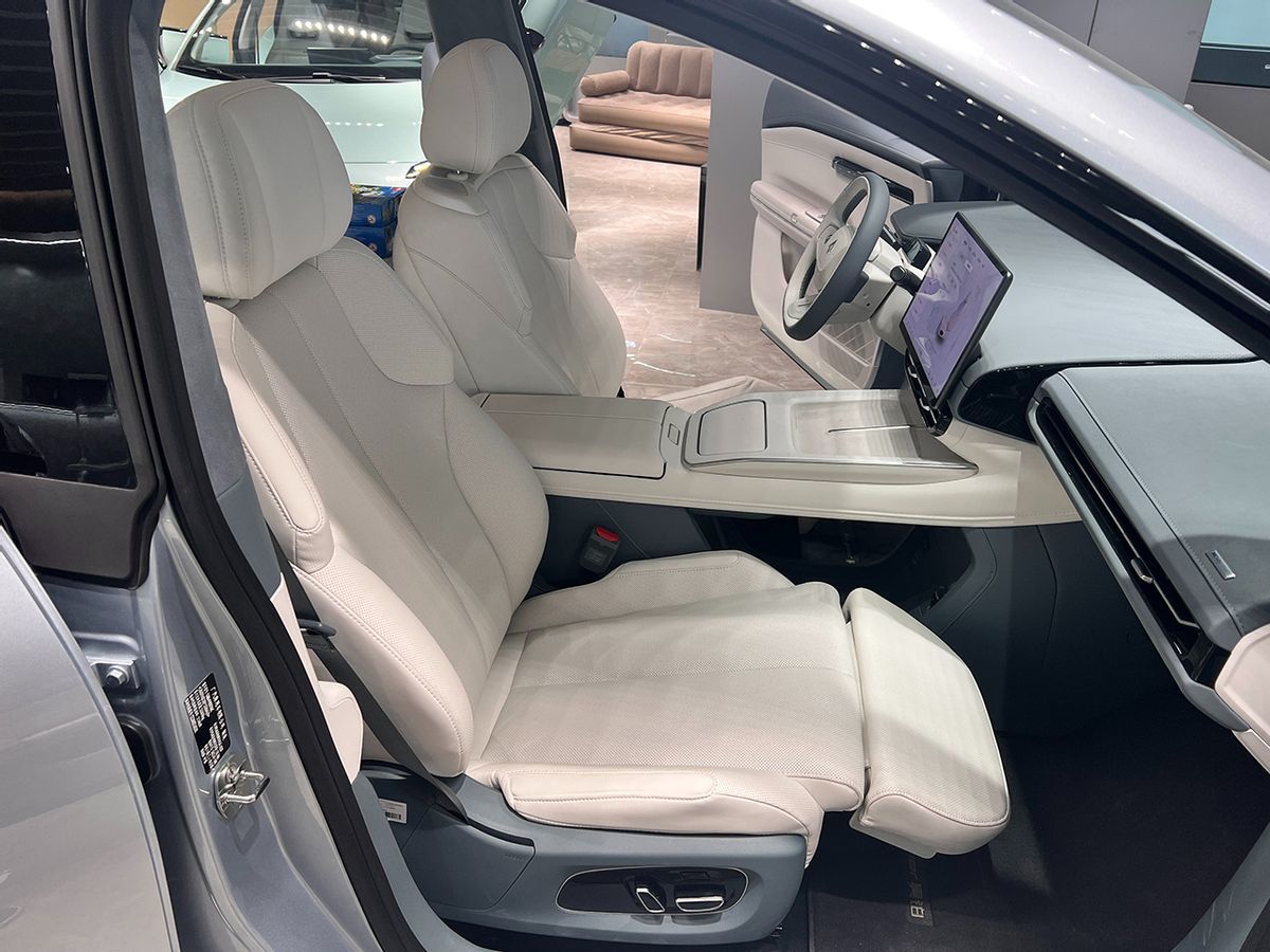 21.39万起,支持换电,Model Y+鸥翼门=TA,昊铂HT到店实拍