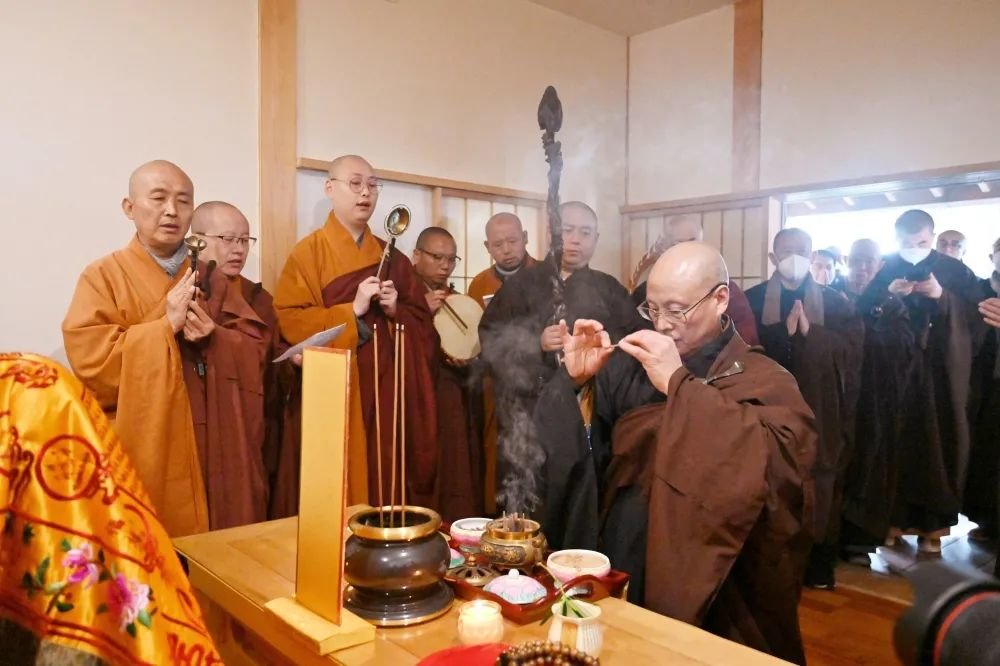 庄严现场!界诠法师主法传印长老入龛仪式_凤凰网佛教_凤凰网