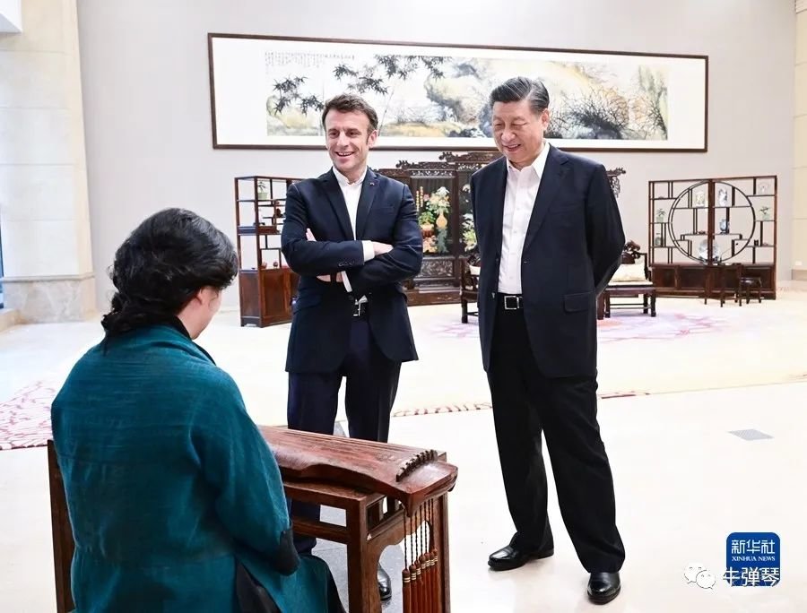 在离开北京的专机上,马克龙发出一个明确信号