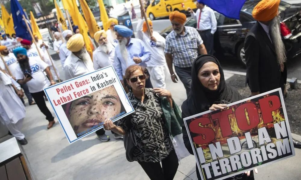 ◆印控克什米尔籍居民和锡克教徒在纽约发起针对莫迪的抗议示威。