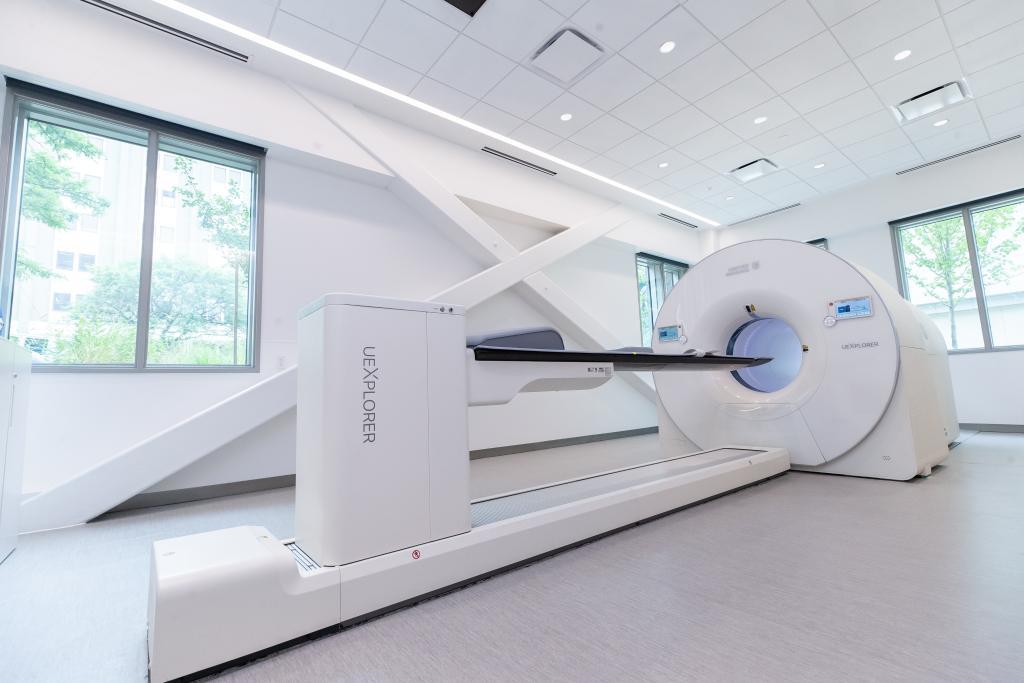 这是世界首台2米PET-CT分子影像设备。(上海联影医疗科技股份有限公司供图)