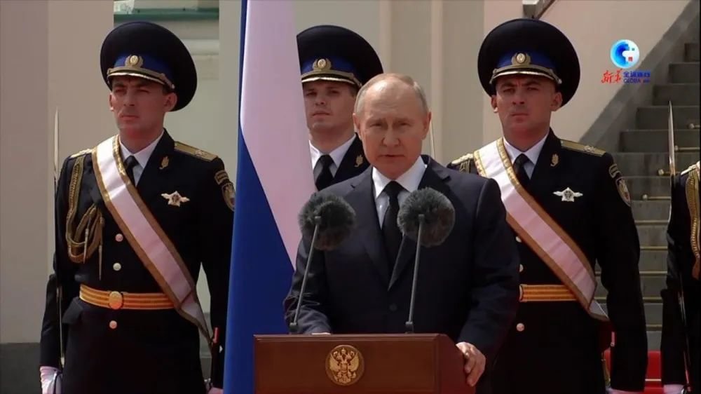 6月27日，普京出席活动，对俄国防部、联邦安全局、国民近卫军、内务部人员发表讲话