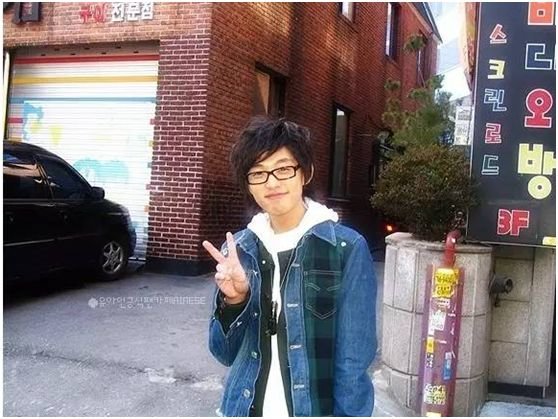 ·刘亚仁资料图片。