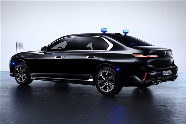 能挡无人机攻击 全新宝马7系/i7防弹版发布:油箱射穿也可自修复