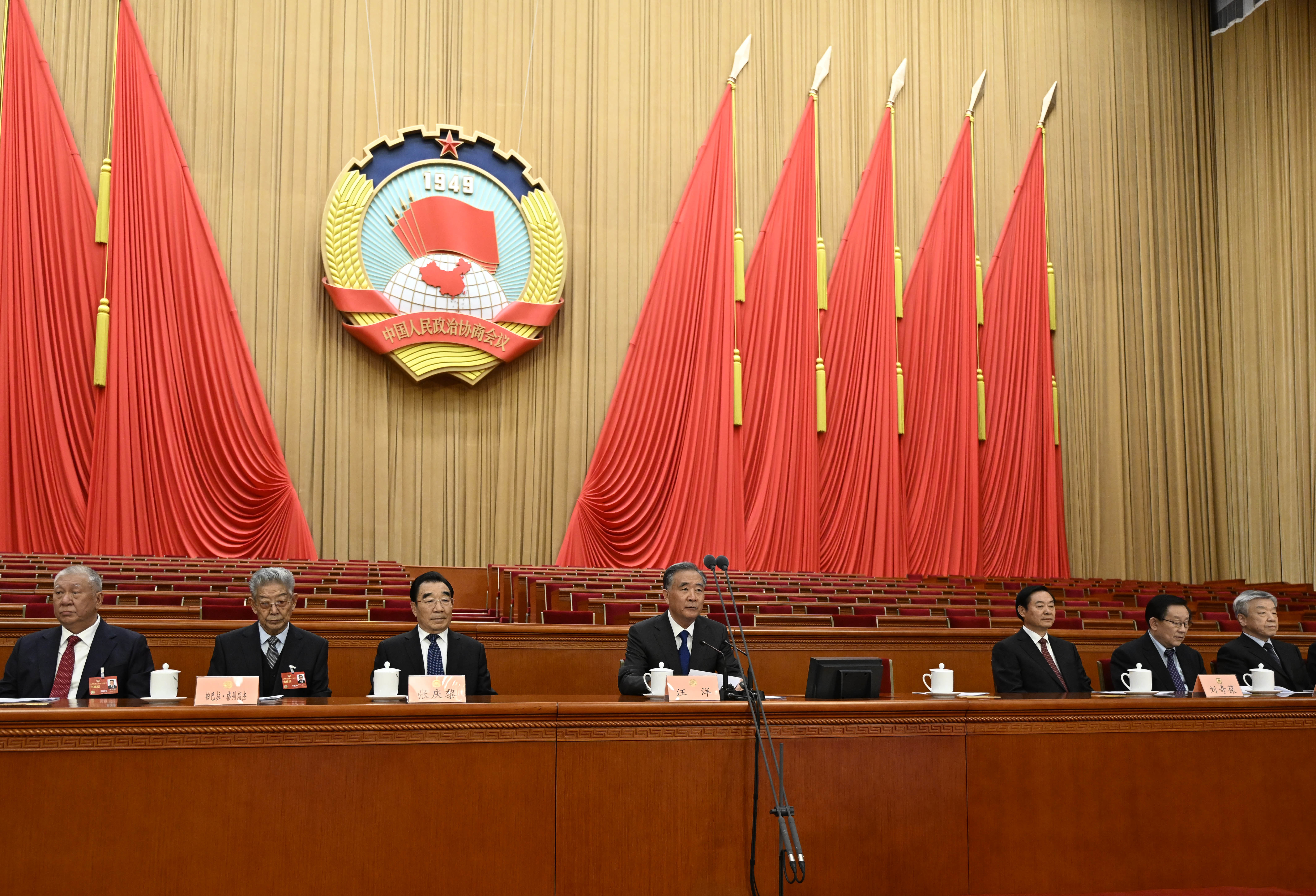 3月3日,中国人民政治协商会议第十四届全国委员会第一次会议预备会议在北京人民大会堂举行。新华社记者 李学仁 摄