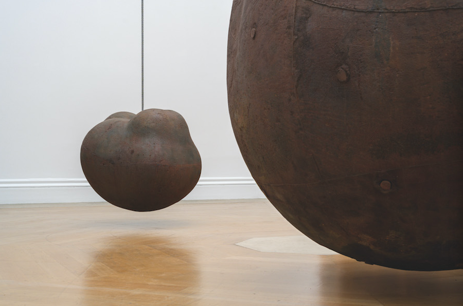 Antony Gormley,BODY, 1991/93 and FRUIT, 1991/93,Cast iron and air,233 x 265 x 226 cm and 110.7 x 129.5 x 122.5 cm,Installation View, Royal Academy, 2019,Photograph by Oak Taylor-Smith© the artist