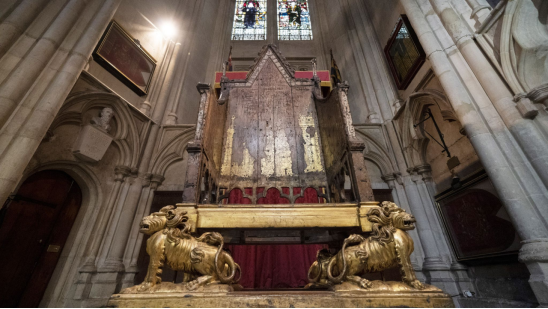 英国国王查尔斯三世将于加冕仪式上使用的加冕宝座 资料图 图源：英媒
