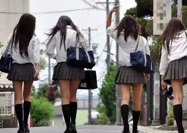 日本女中学生的裙子，为什么越来越短？