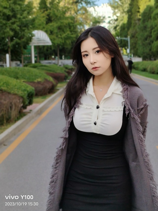 千元机不再怕暗光 vivo Y100夜景拍照实测