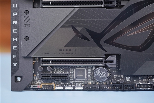 支持14代酷睿!ROG MAXIMUS Z790 DARK HERO主板图赏