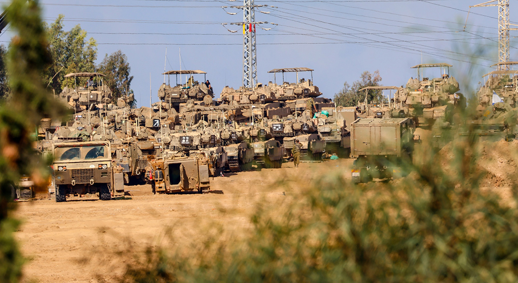当地时间2023年10月20日，以色列，巴以冲突持续，以色列军队在加沙地带边境地区集结大量坦克。 本文图均为 澎湃影像 图