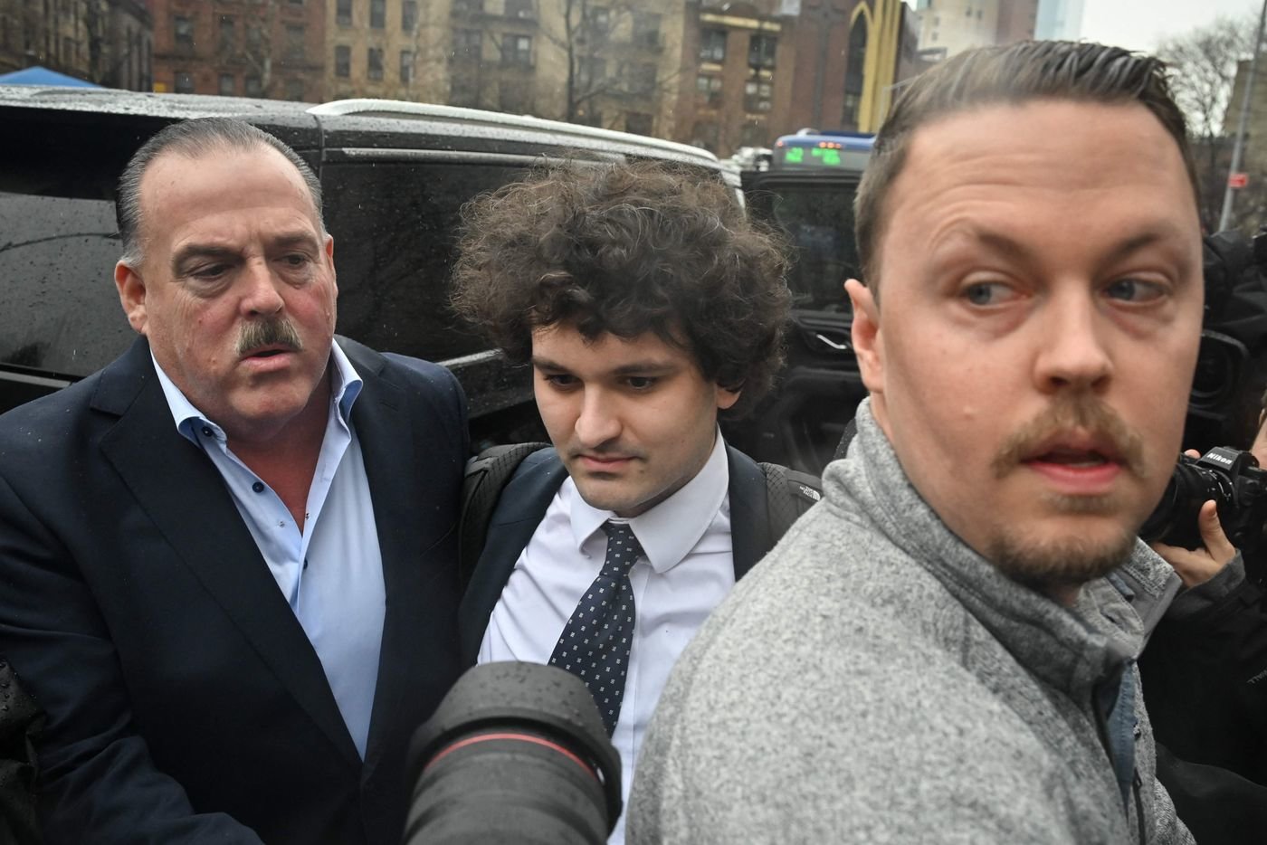 FTX创始人对八项罪名不认罪，10月审判，最高获刑115年_凤凰网