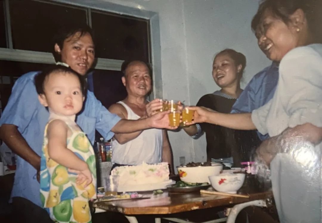 早年间小鱼一家在深圳团聚