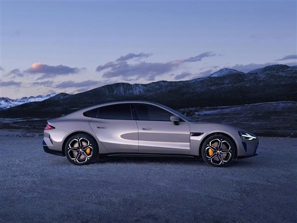 小米汽车SU7海湾蓝/橄榄绿/雅灰实拍图对比!你最喜欢哪一款