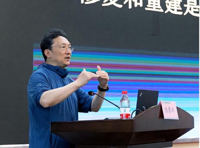 任东林教授作《做最好的手术,当成最美的礼物》学术讲座