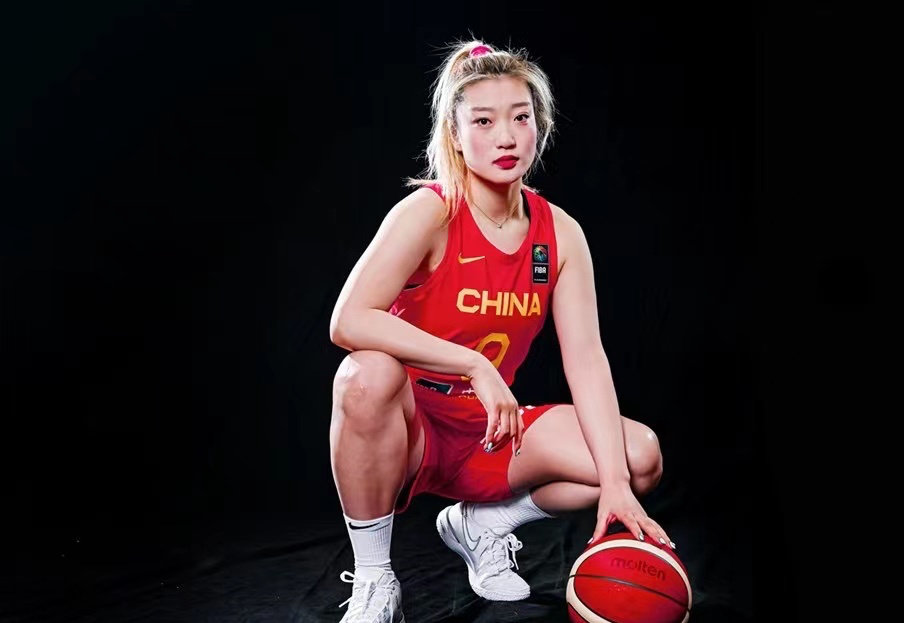李梦仍未彻底洗白:女篮赞助商屏蔽其形象 恐需正面回应丑闻_凤凰网