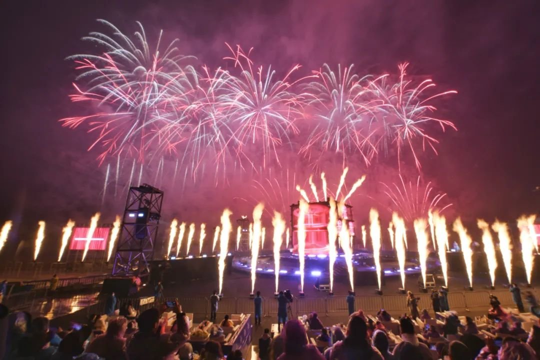 △湖南浏阳跨年焰火（图自视觉中国）