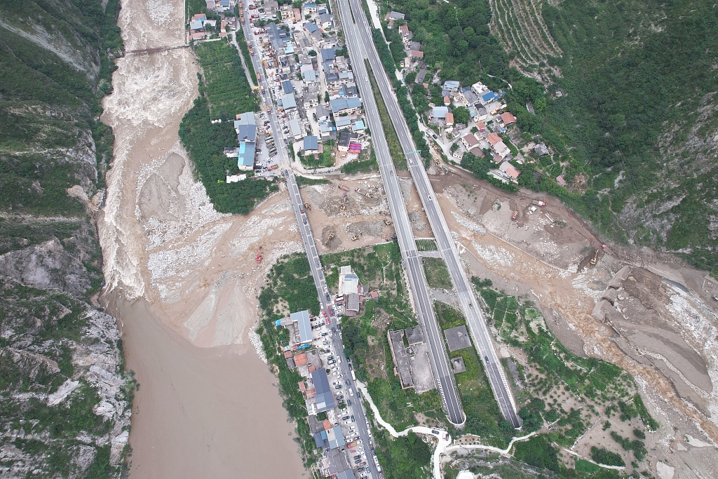 2023年6月27日凌晨，四川阿坝，受强降雨影响，汶川县绵虒镇板子沟村突发泥石流，灾害造成7人失联。