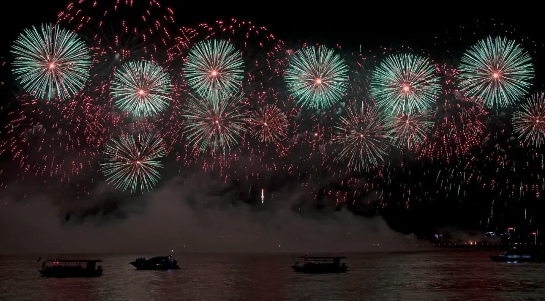 橘子洲头烟花表演。摄影/小五子0909,来源/图虫创意