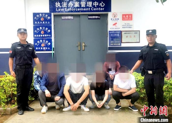 图为宁洱县公安局抓获犯罪嫌疑人。 宁洱县公安局供图