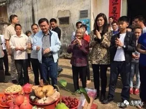 我们这两个邻国,政局同一天发生重大变动