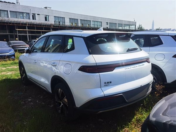 2023新款比亚迪宋Pro DM-i白色实车曝光:15万预算“王者”